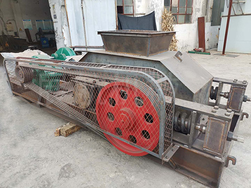 800型對(duì)輥破碎機(jī)成品展示