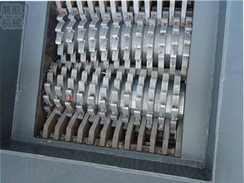 1800型廢鋼撕碎機(jī)機(jī)箱生產(chǎn)中