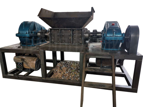 輕型800雙軸撕碎機(jī)裝車發(fā)貨