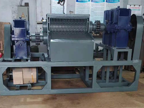 客戶特殊定制的異形撕碎機(jī)完工發(fā)貨