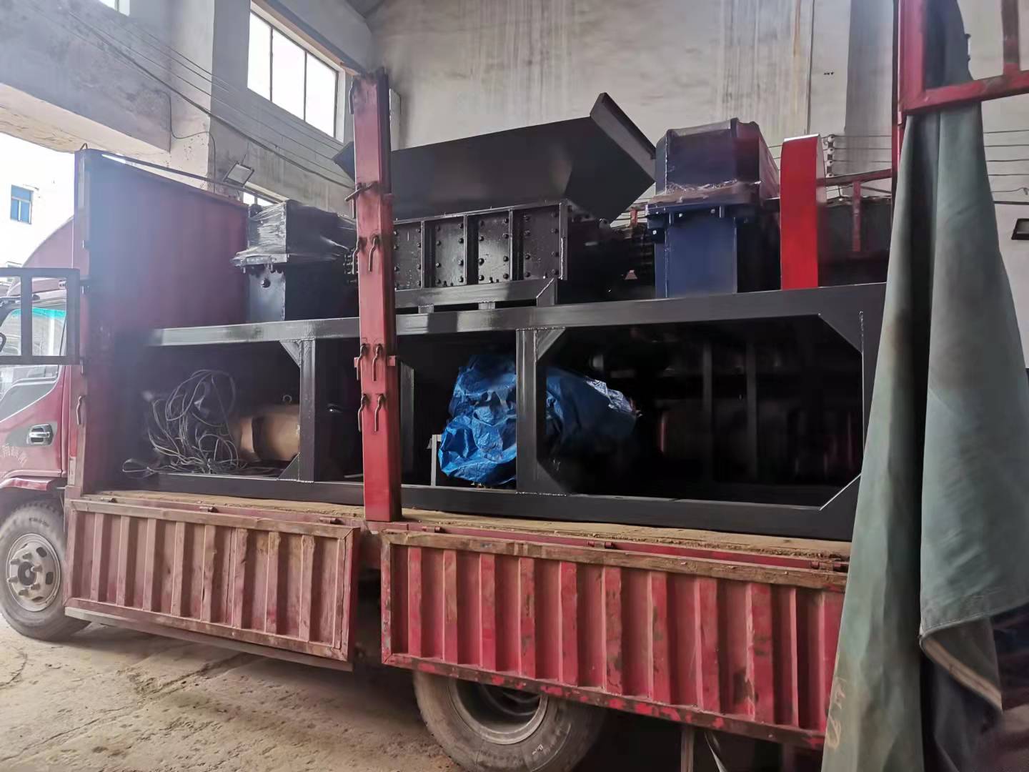 1000型撕碎機(jī)發(fā)往江蘇