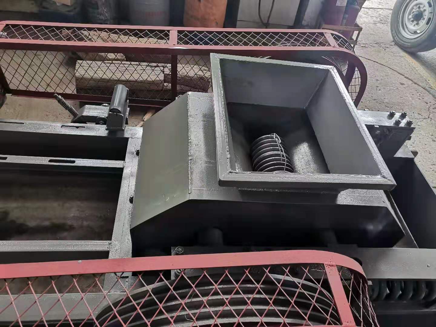 400對輥破碎機(jī)發(fā)貨廣西